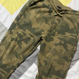 All in motion boys Large camo sweats